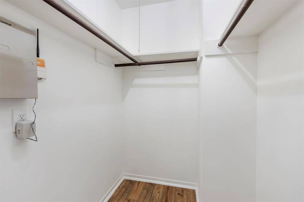 ... and a 2nd primary closet