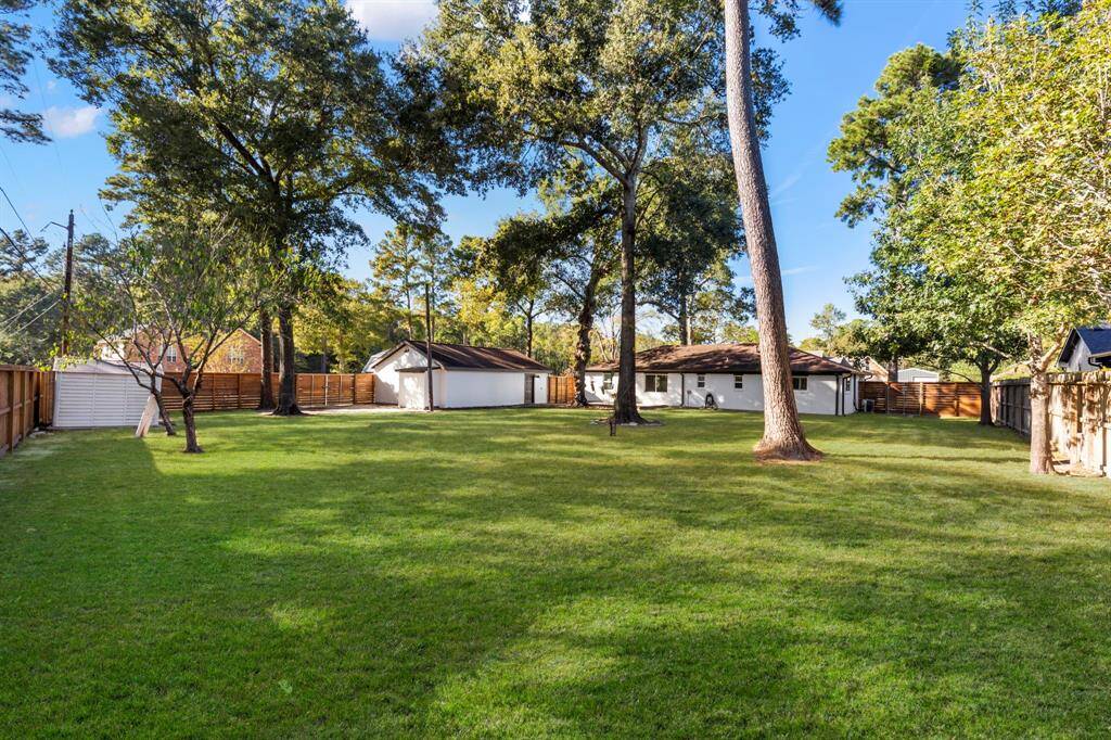 This back yard would love to host a gathering.