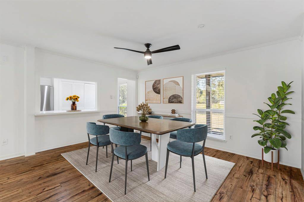 Digitally staged dining