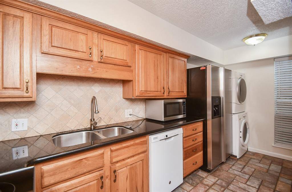 Another view of the kitchen.