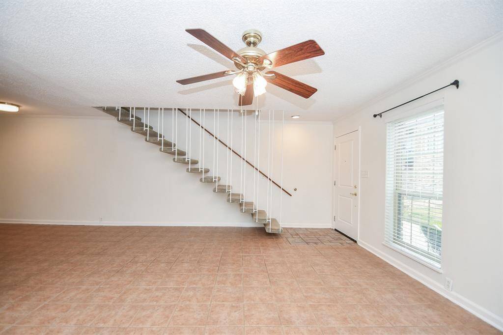 Another view of the living room. Look at the size!