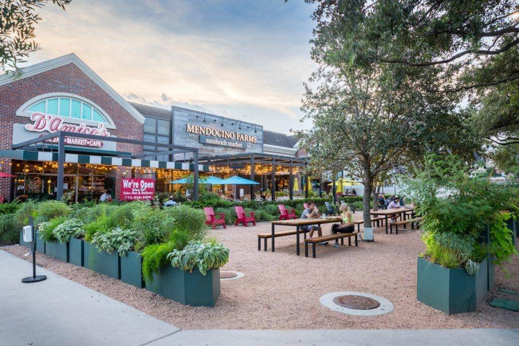 A few minutes away from Rice village for shopping or eating!