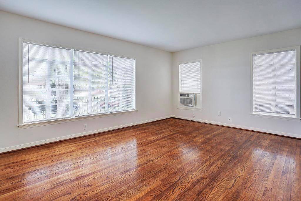 Living room (18x13). Large living area with good natural light.