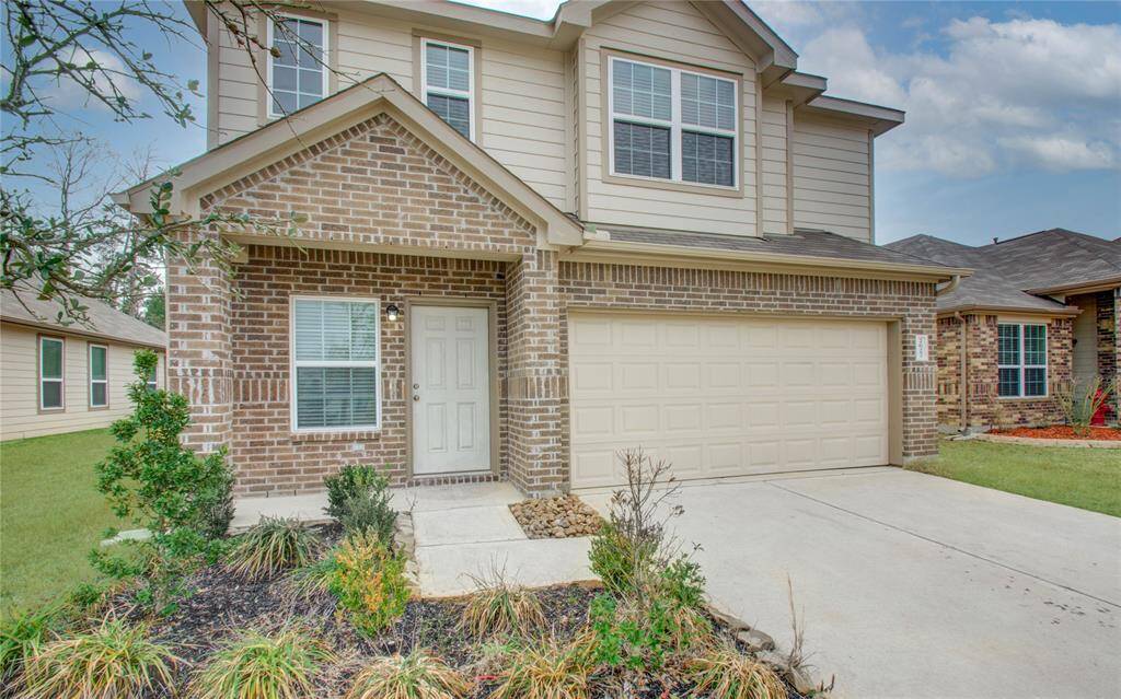 Spacious 2 story in Madison Bend!