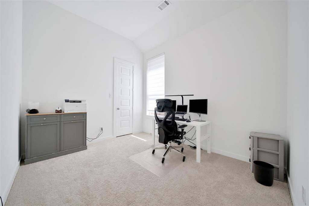 Secondary bedroom with en suite bath