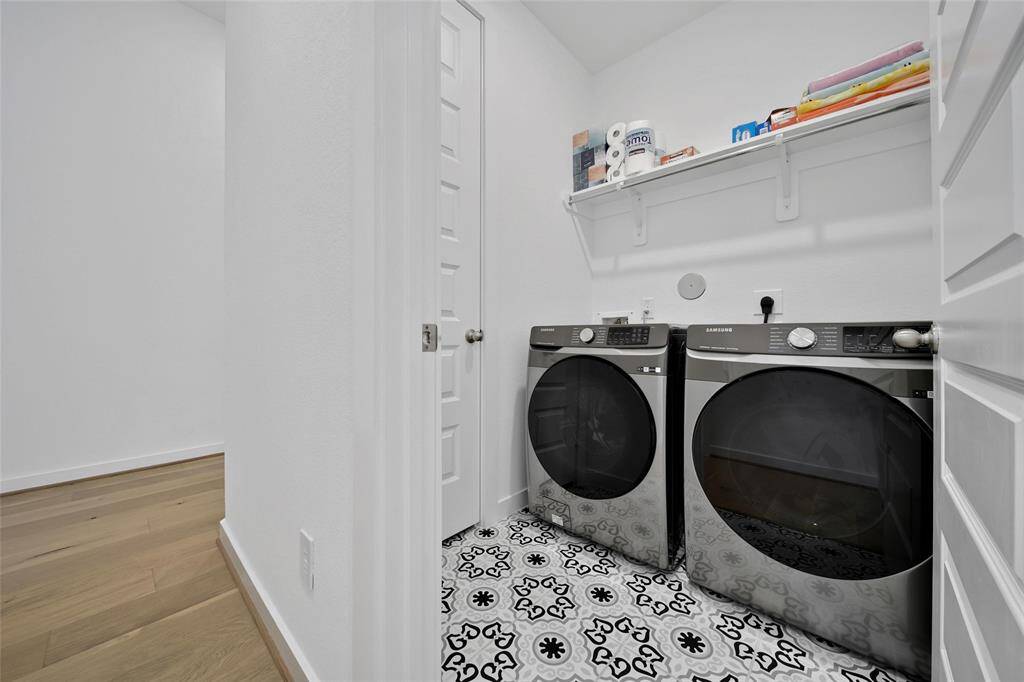 Washer & dryer are included