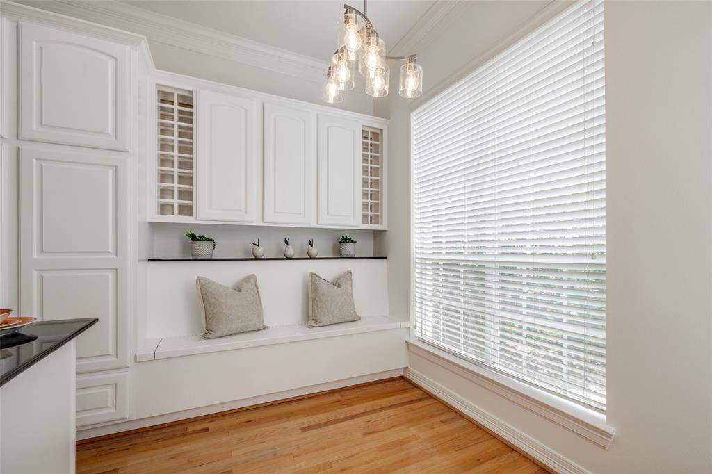Built in sitting area for breakfast nook, wine rack, new chandelier