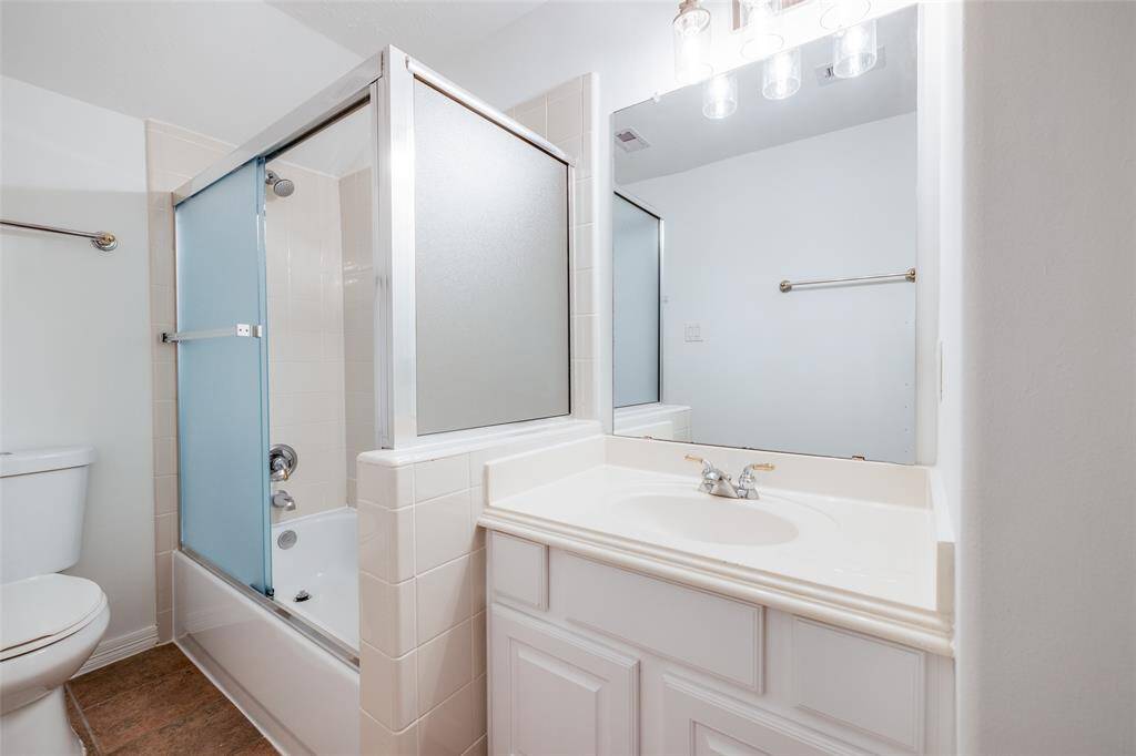 3rd floor full bathroom