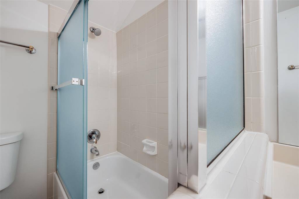 3rd floor full bathroom