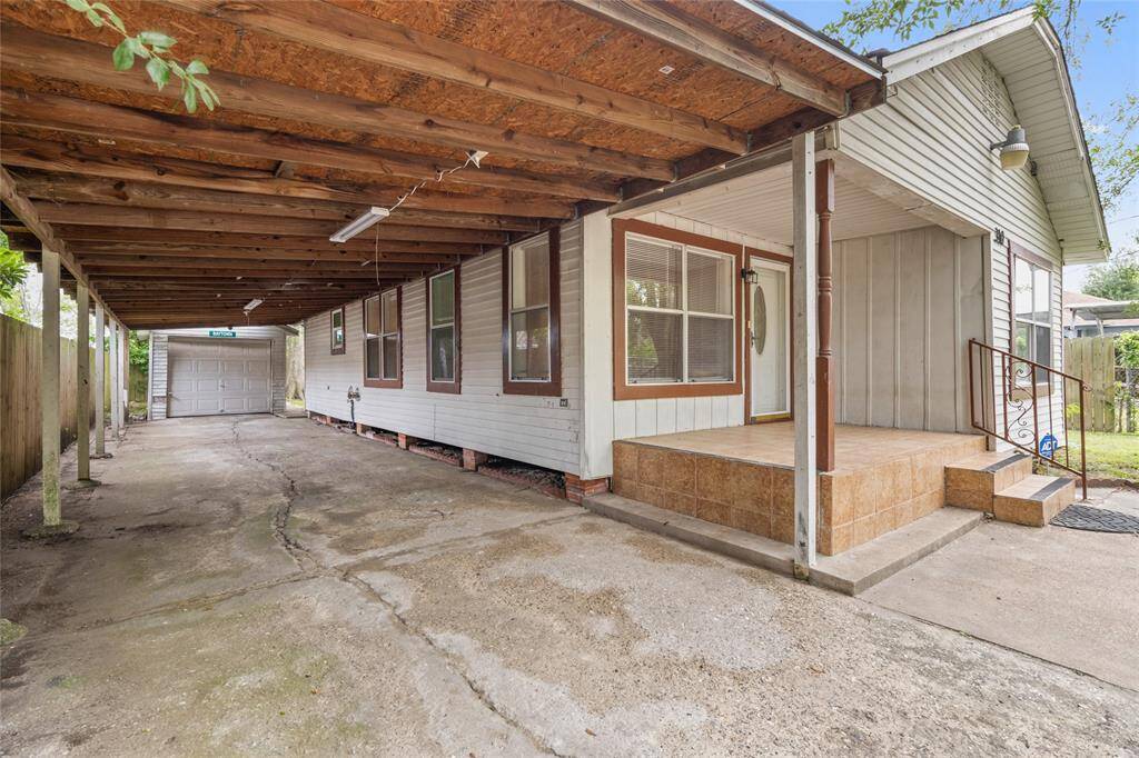 Large carport perfect for entertainment
