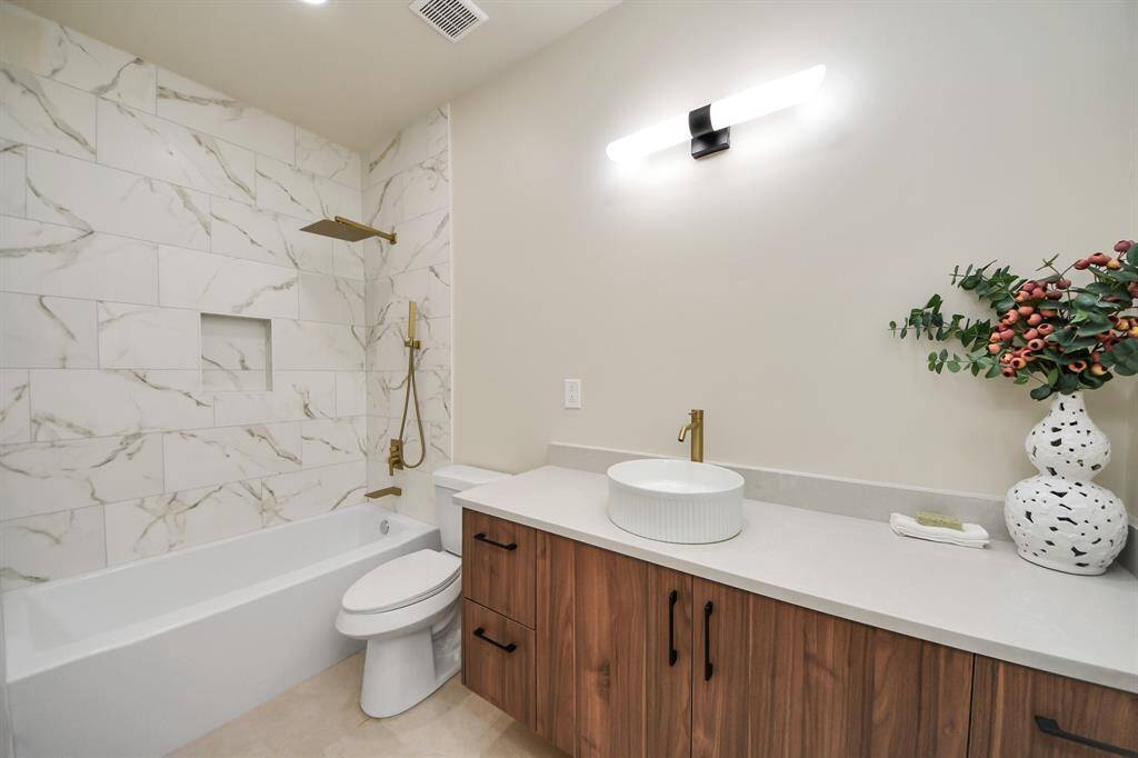 Continuation of 2nd bathroom.
