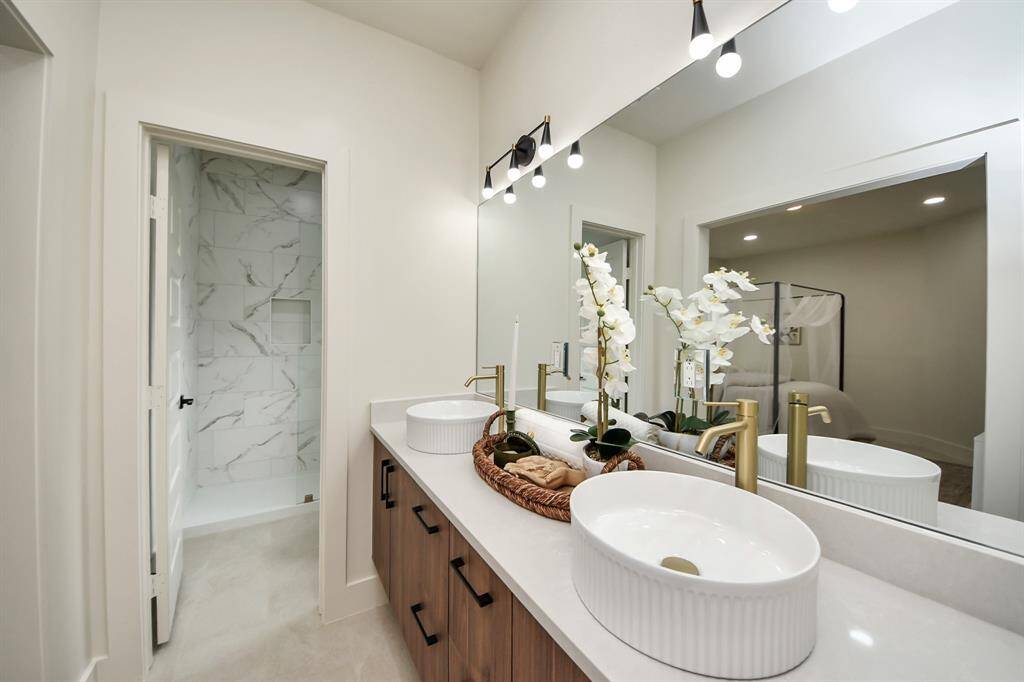 Double Sinks in the Primary Bathroom