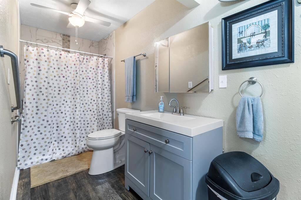 This bath located in the guest quarters is handicapped accessible.