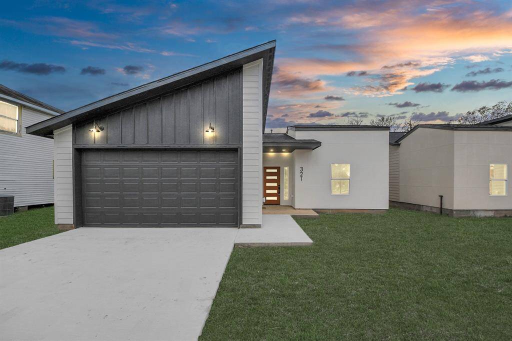 Stunning Modern home in this up and comining old/new neighborhood