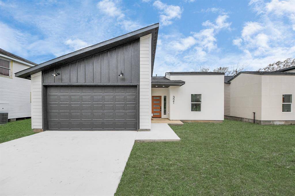 Welcome home.Spacious 2 car garage