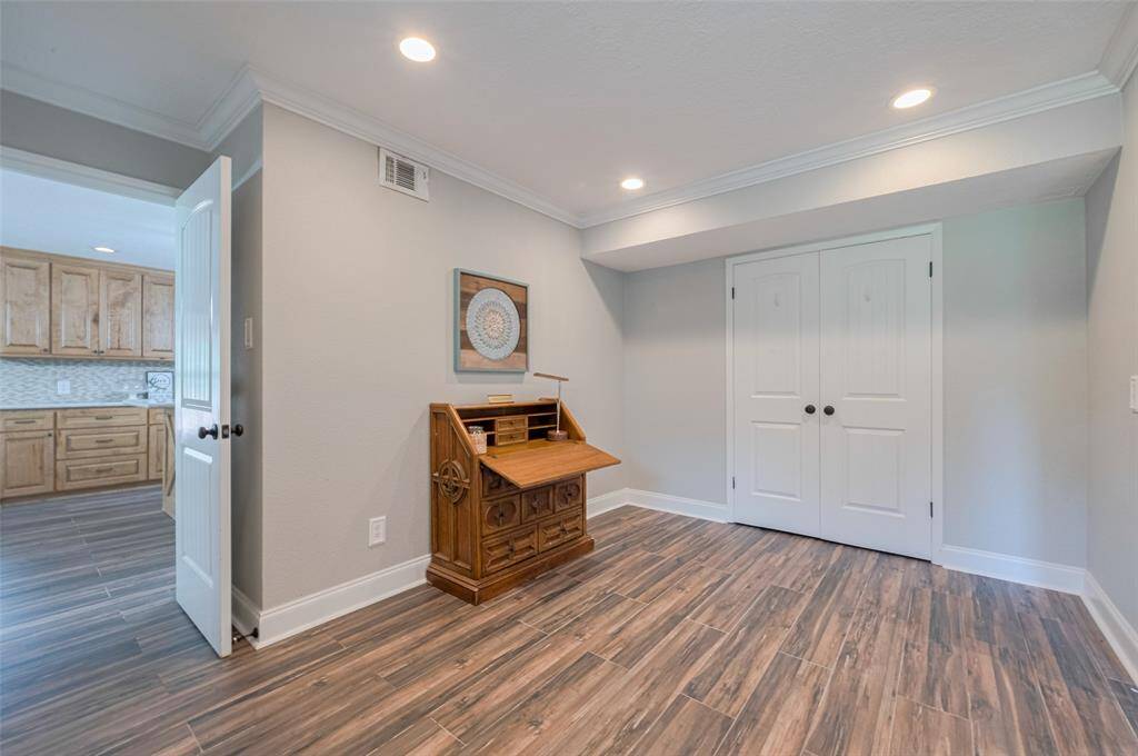 The spacious mud/laundry room is designed for both practicality and organization. With ample counter space and plenty of room for storage, it’s the perfect place to manage daily tasks. The oversized layout ensures you have plenty of space for laundry, as well as a dedicated area for coats, shoes, and gear. Conveniently located near the entrance, this room offers functionality while keeping your home neat and clutter-free.