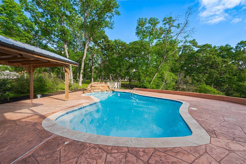 This is true Texas living at its finest—an entertainer’s paradise and a private escape all in one.