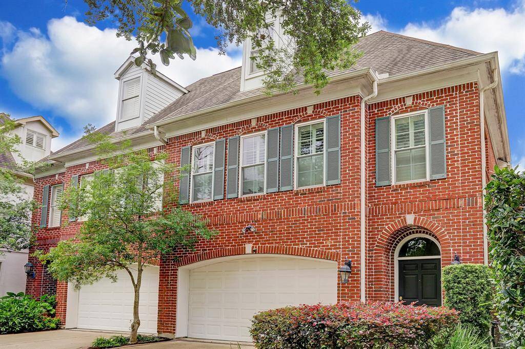 New Lease Listing moments to the Texas Medical Center. Four bedrooms, 3.5 baths plus a big backyard. Available July 1, 2025