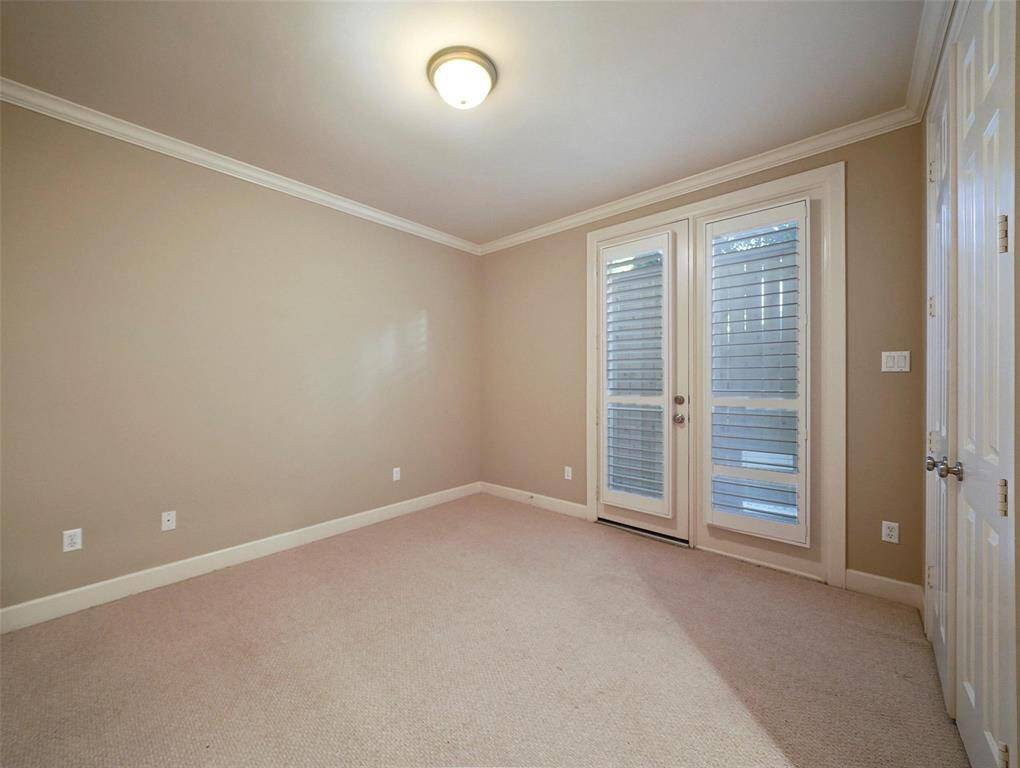 Located just off the foyer, this spacious 1st floor bedroom features 9ft ceilings, new carpet, 8ft solid core doors, crown molding, and a full en-suite bath. Double glass doors open to a back fenced area.