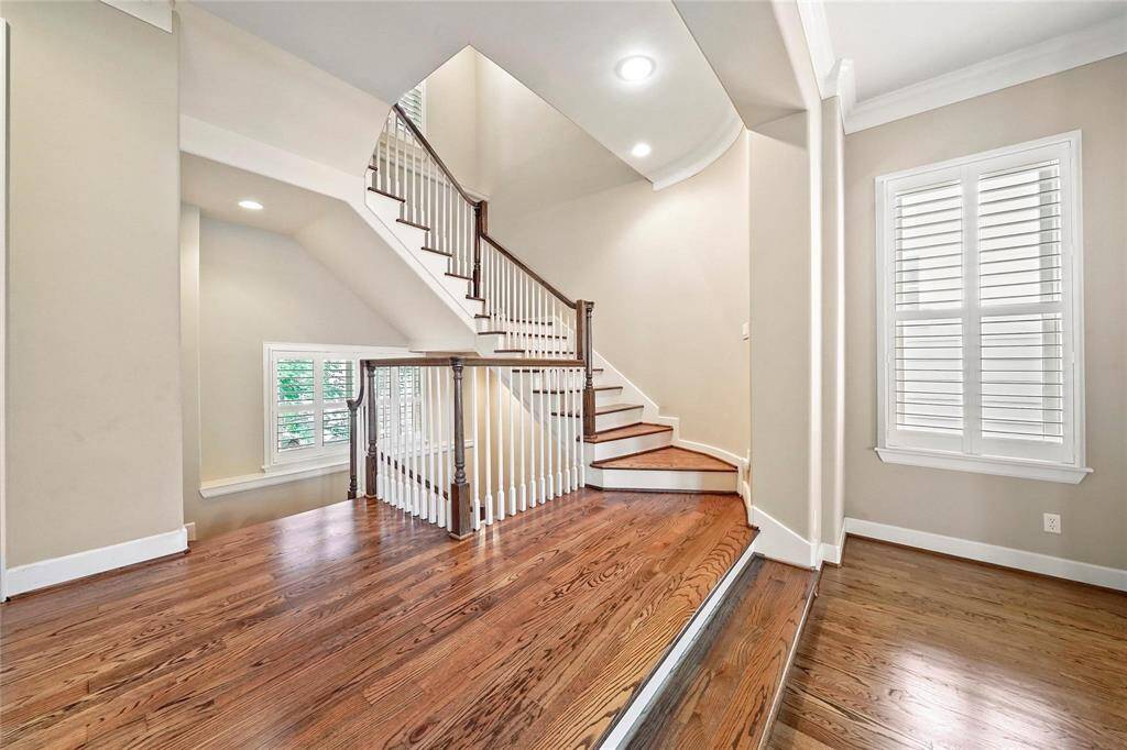 This expansive 2nd floor landing offers ample space for a side table and plenty of wall area to showcase art.