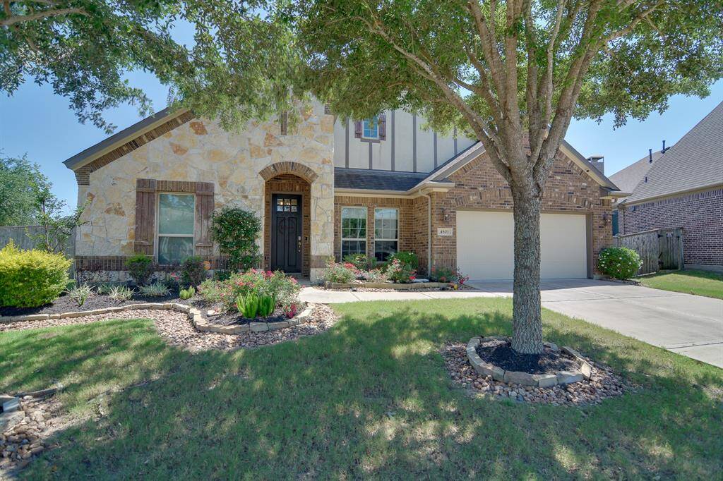 Welcome to the epitome of luxury living in the prestigious Fulbrook on Fulshear Creek community, located in the charming town of Fulshear, Texas, within Fort Bend County. Nestled in an area known for its serene landscapes and high-end amenities, this stunning home offers an unparalleled living experience that combines elegance, comfort, and modern convenience. Zoned to the highly acclaimed Fulshear High School of Lamar Consolidated ISD.