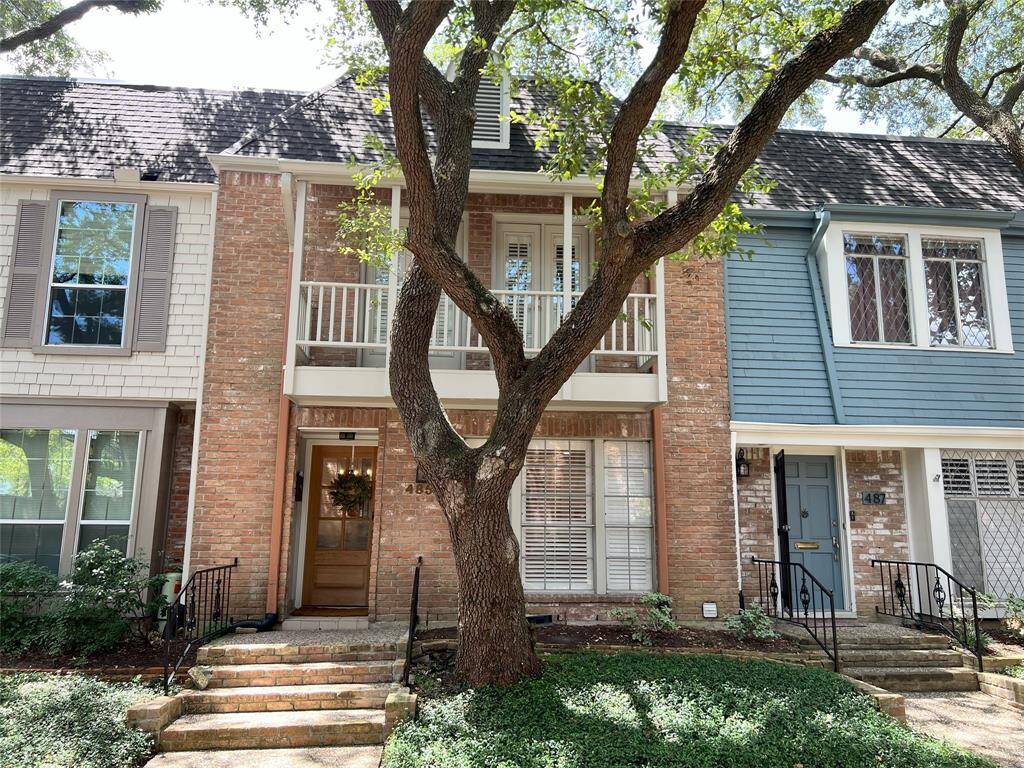 Gated townhome community. Two story, fully furnished townhome with first floor living, two bedrooms/two and half bathrooms, balcony off bedroom with view of the street, pool and neighborhood.