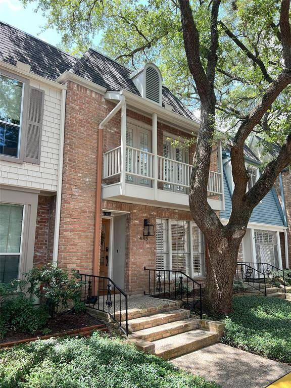 Large trees and beautifully landscaped. Guest parking right out front.