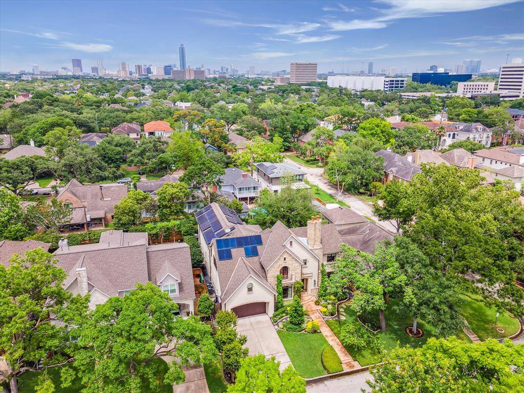 Aerial view of 4904 Laurel.