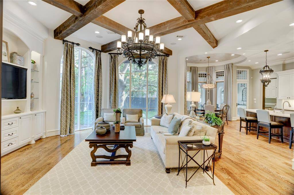 Diagonally laid, reclaimed wood beam ceiling in the living room with lots of built-ins