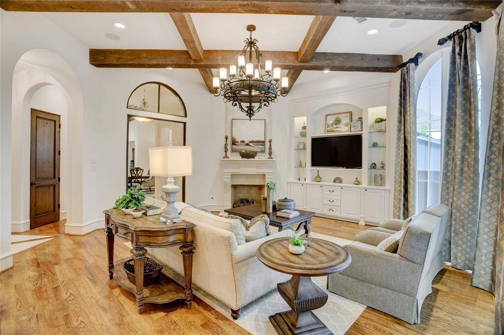 Groin vaulted hallway leading from entry rotunda to living/kitchen area