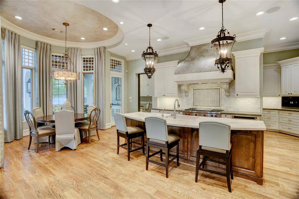 Chef's delight, large kitchen with an island breakfast bar and table setting too