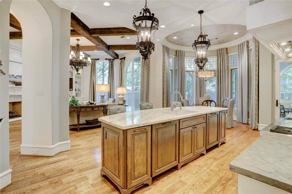 Open plan, flows seamlessly