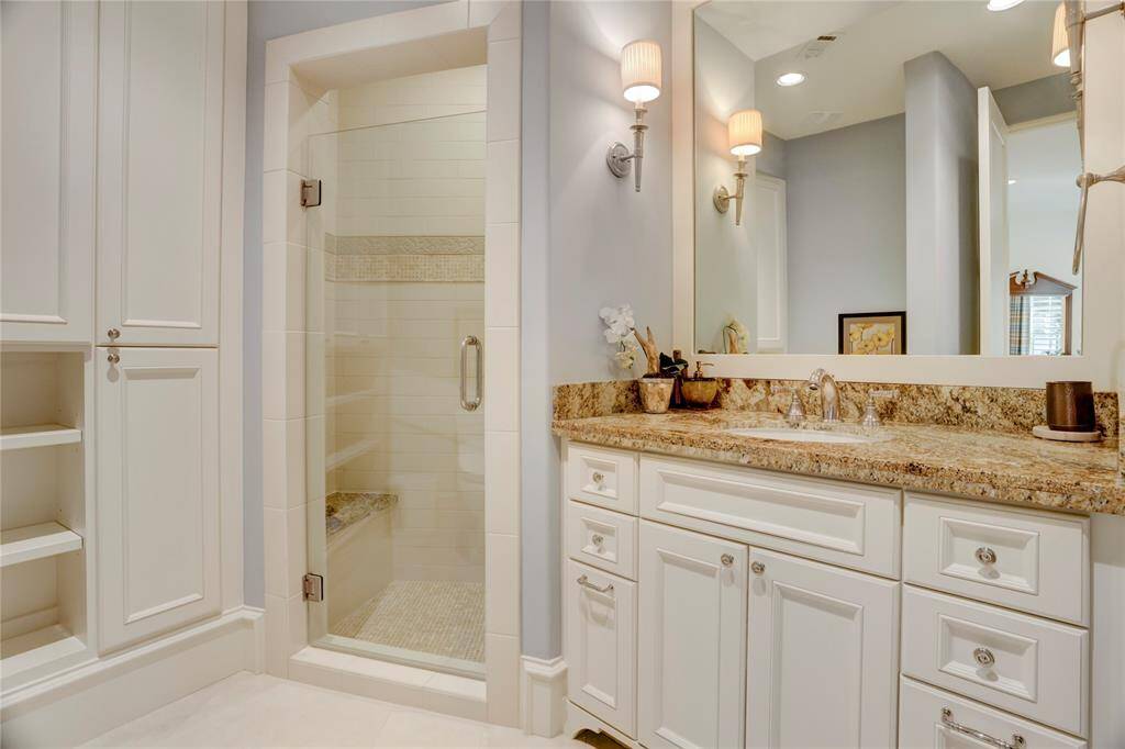 Guest suite bath