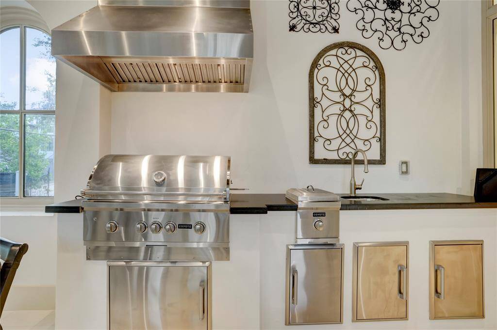 Full secondary kitchen in the loggia