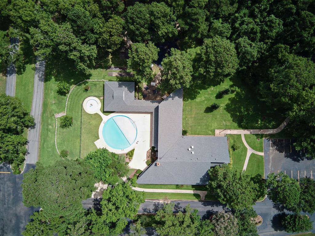 This home provides access to a wealth of community amenities.