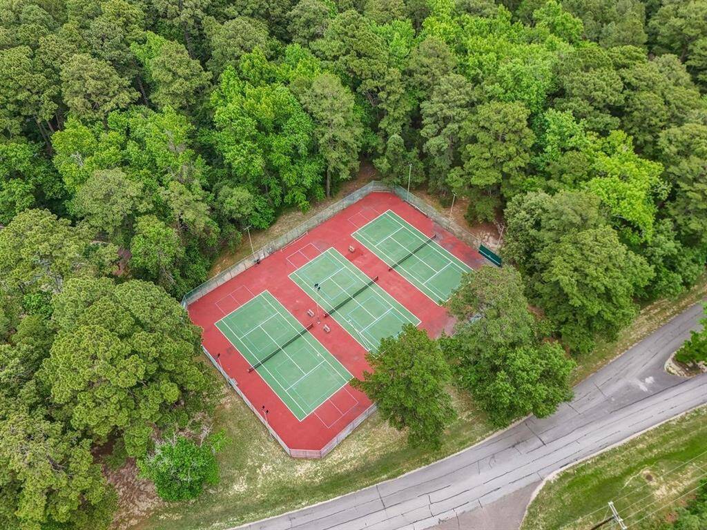 Amenities included tennis and basketball courts.