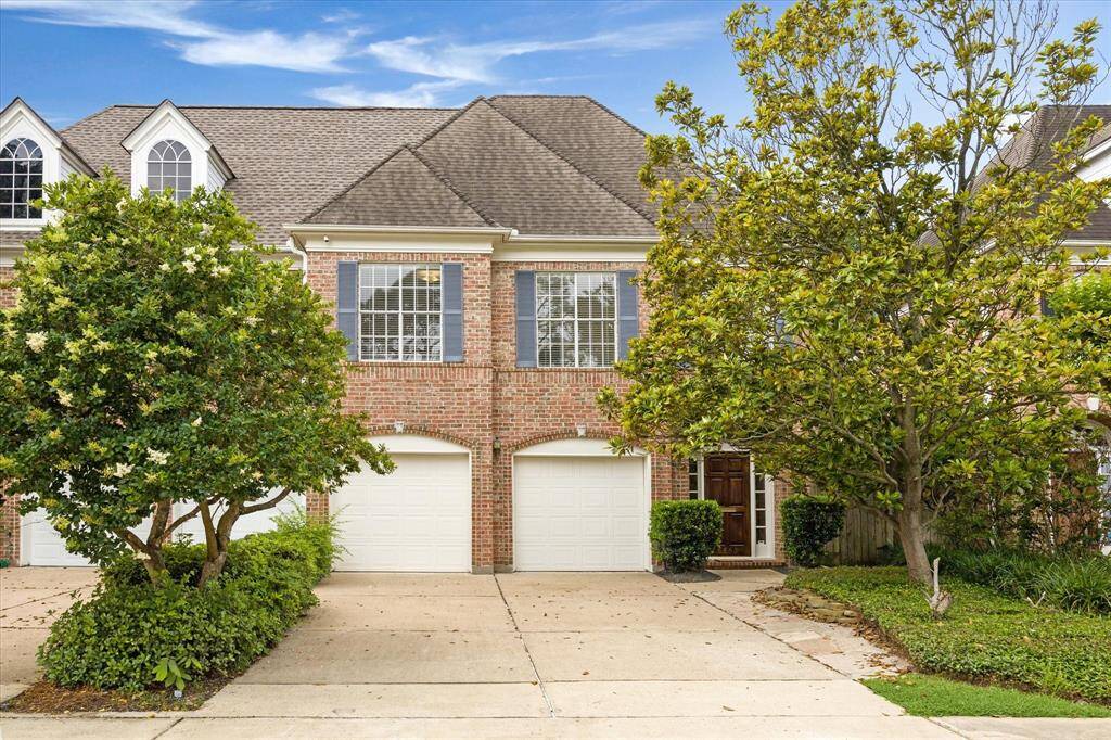 Location, location, location! 4 minutes from the Galleria shops, 1 minute from cafes and restaurants. Welcome to 5553 Beverly Hills St