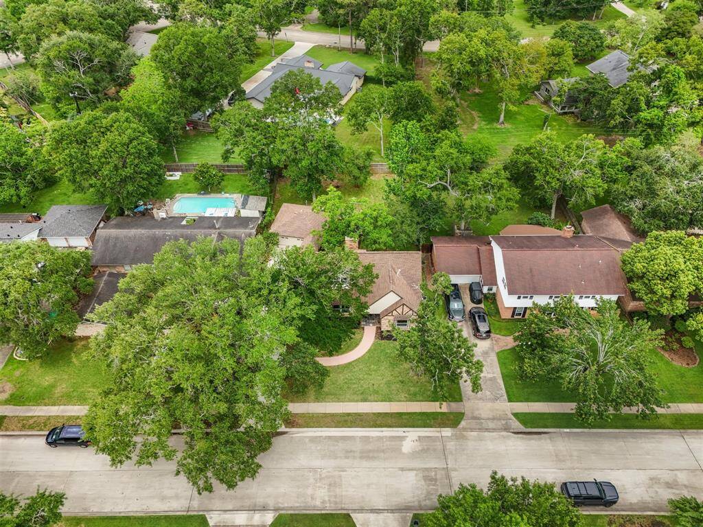 A quiet area and plentiful shade trees, all with a flair for local history.