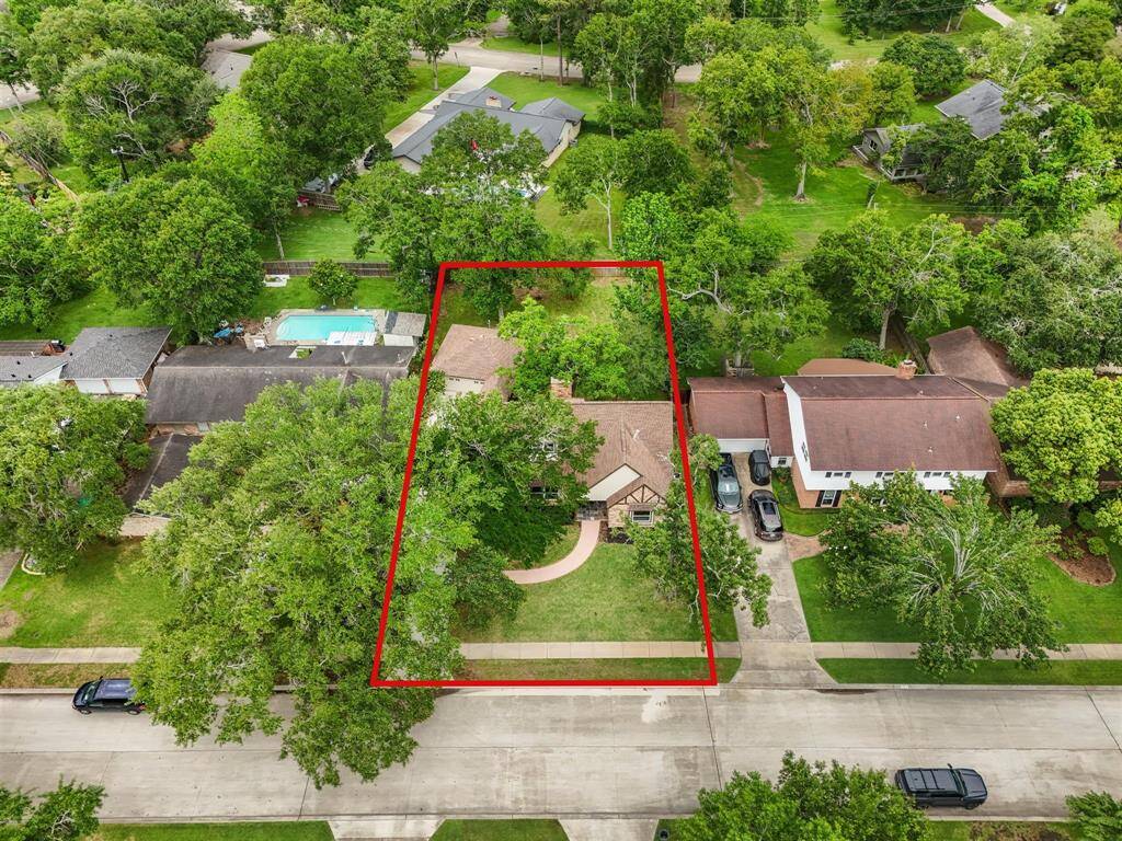 This lot is almost a 1/4 of an acre!
