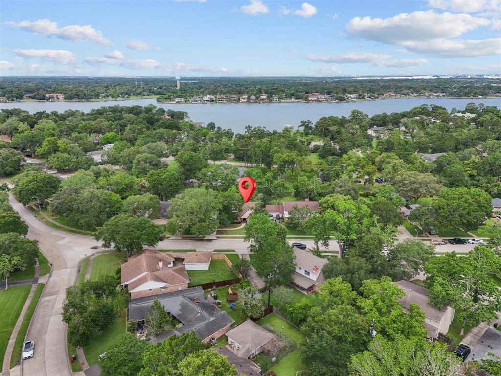 With its proximity to so many amenities, this home has so much to offer new owners.