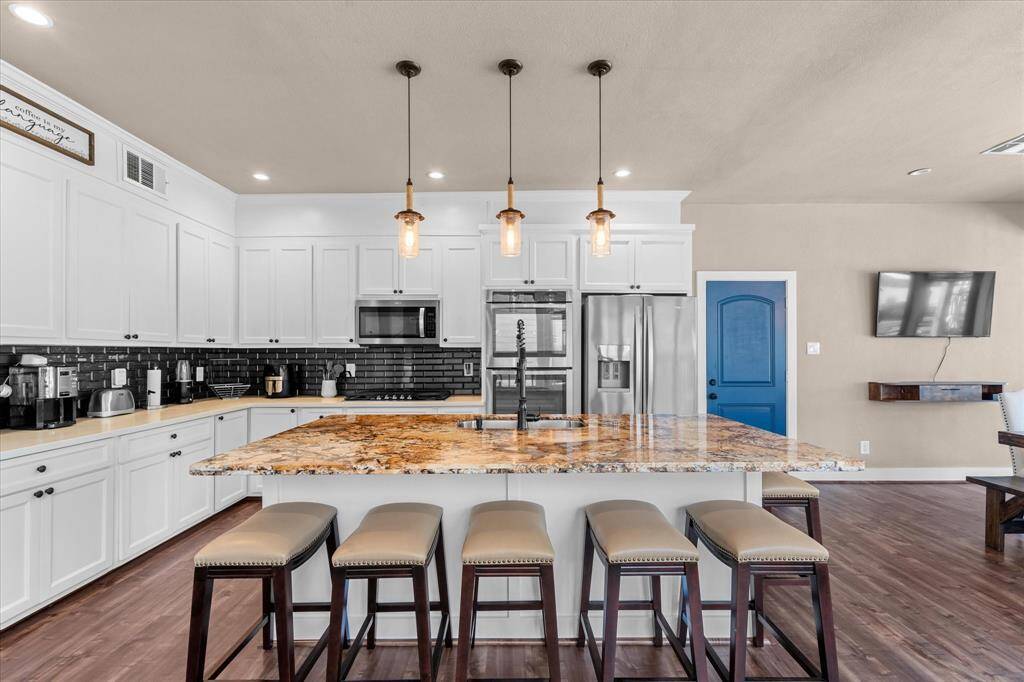 Huge island with breakfast bar.