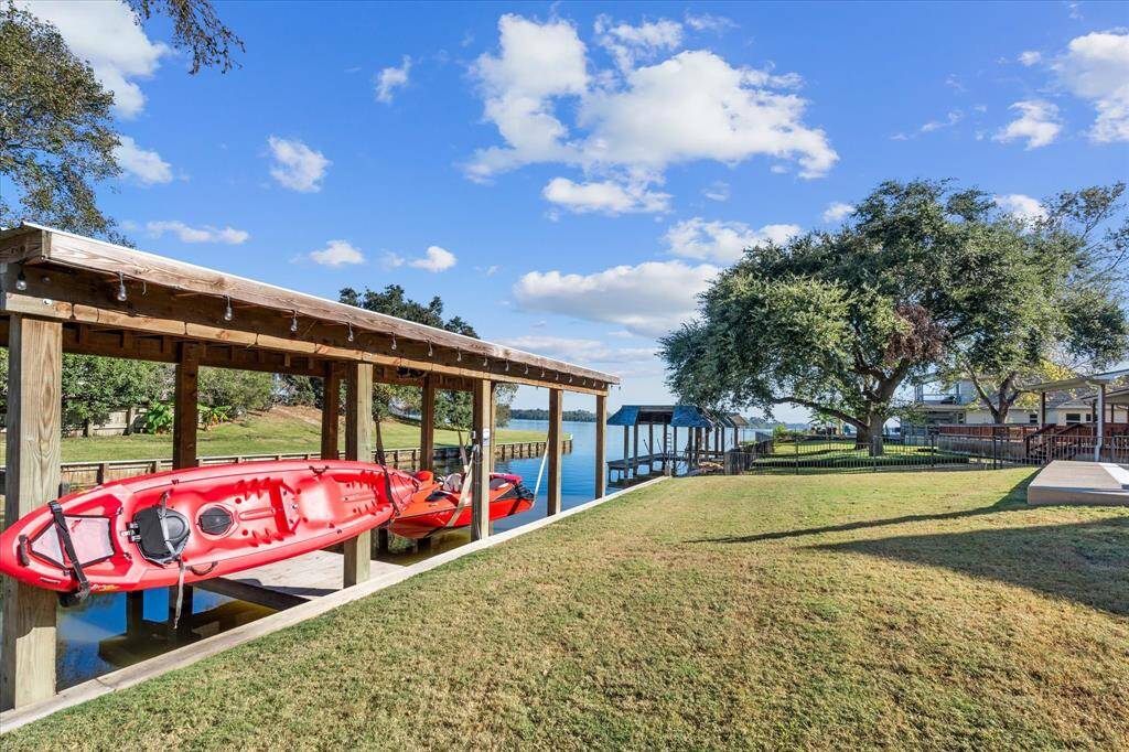 Easy access out to Lake Houston.