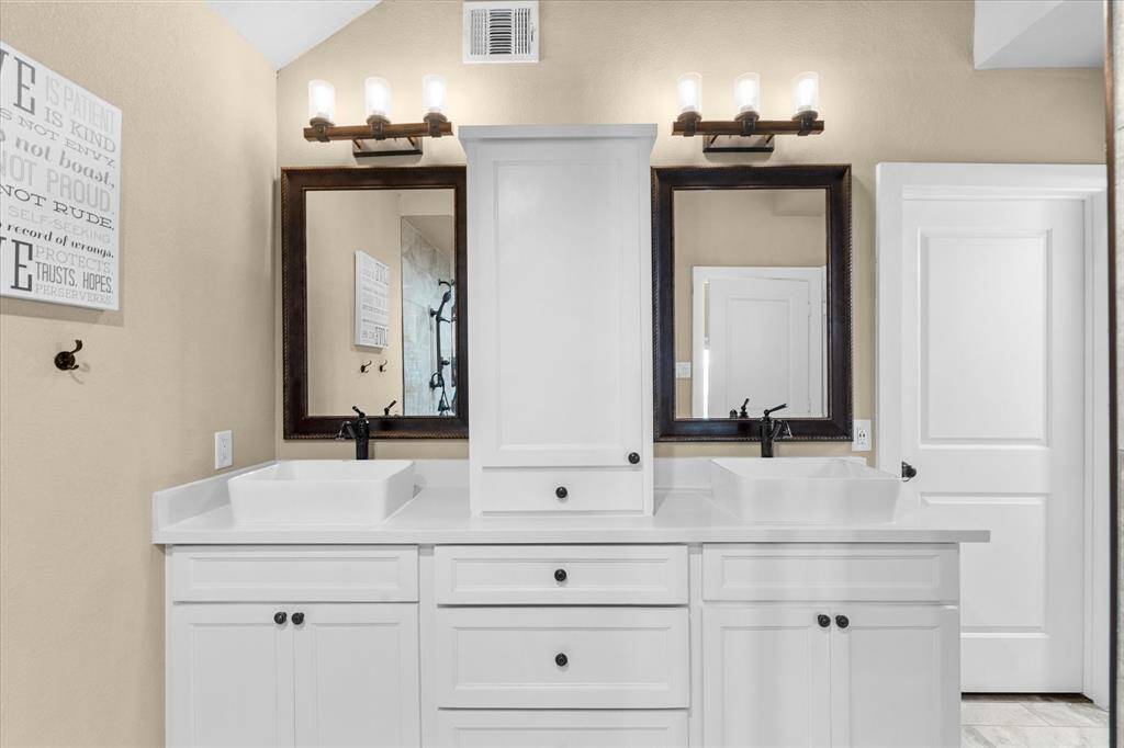 Dual sinks.