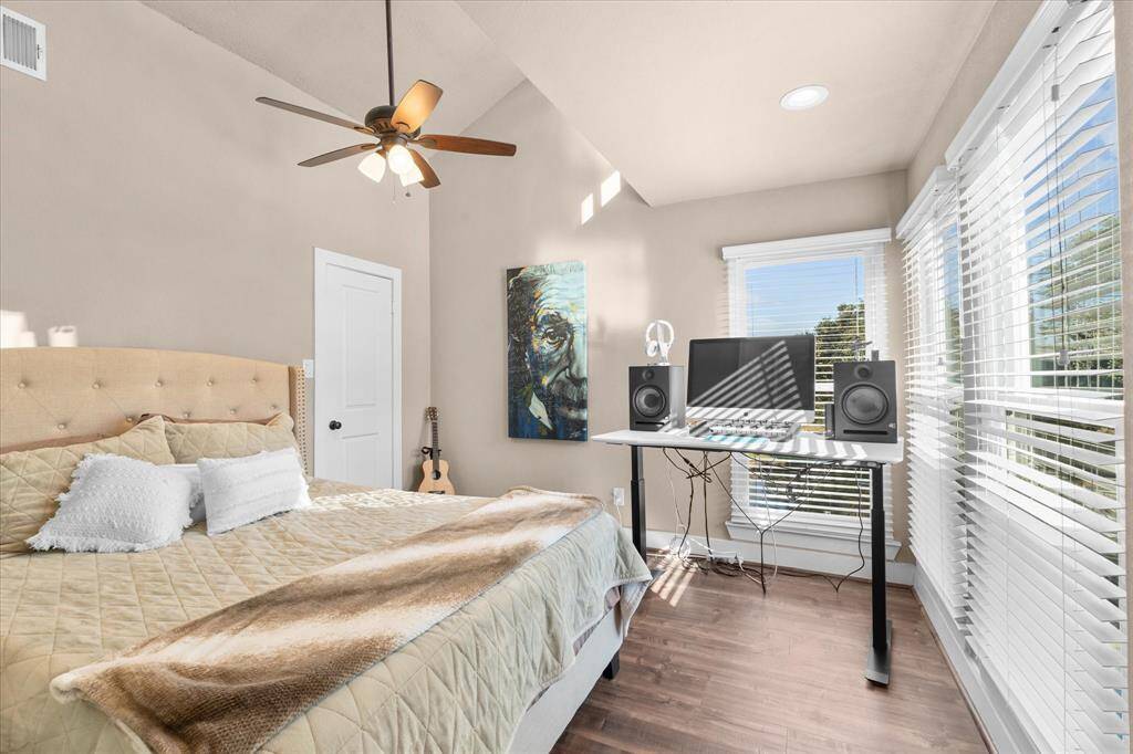 Fourth bedroom with view of the backyard and the lake.