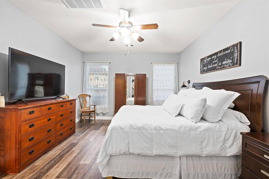 Spacious primary suite located downstairs is large enough for all of your furniture.
