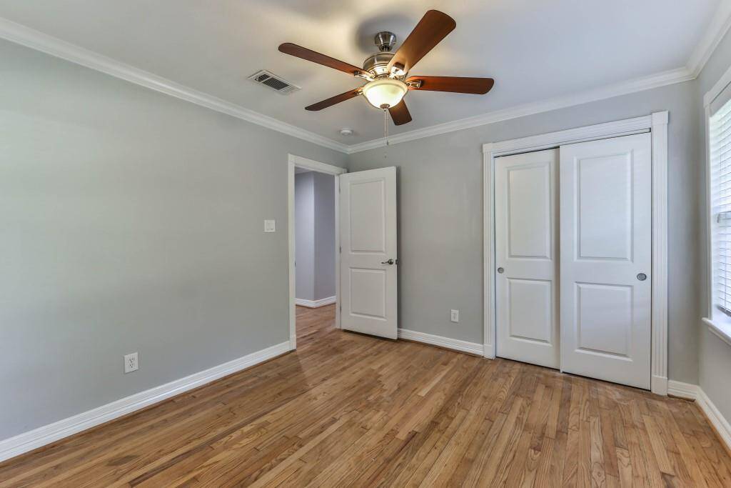 Beautiful flooring, crown molding, ceiling fans, window treatments...