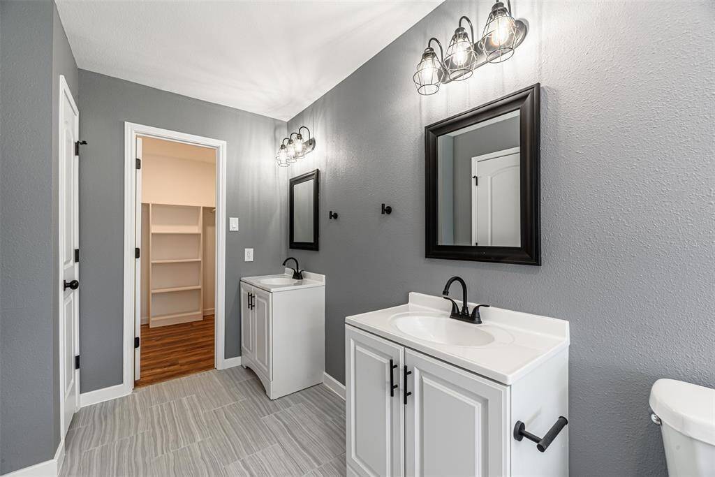 Master Bathroom (before tenant moved in)