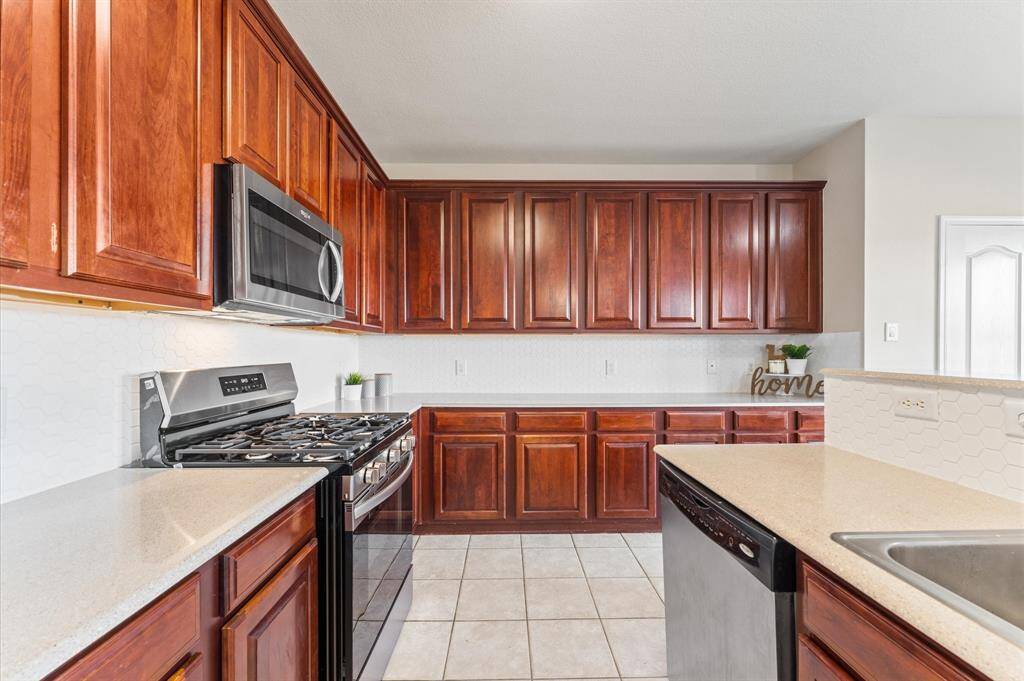 Whether you're preparing a quick breakfast or hosting a weekend brunch, this space is as functional as it is beautiful.