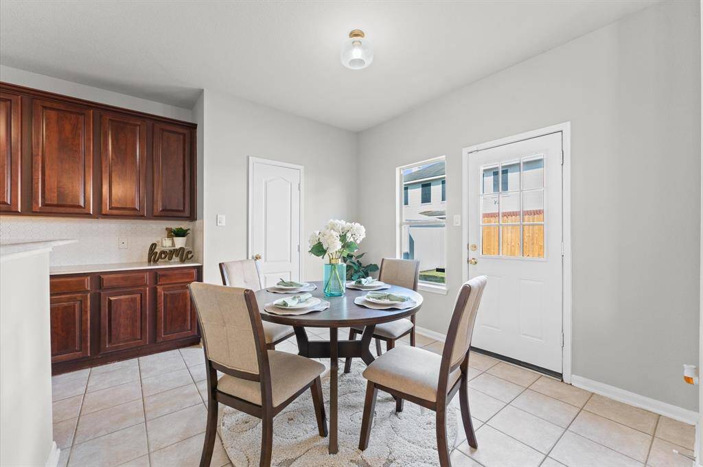 Whether it’s a quick bite before work or weekend pancakes with the family, this nook invites comfort and connection.
