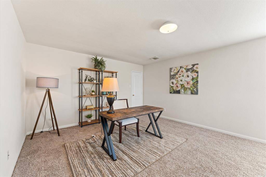 Warm tones and soft lighting make it a comforting hideaway from the bustle of daily life.